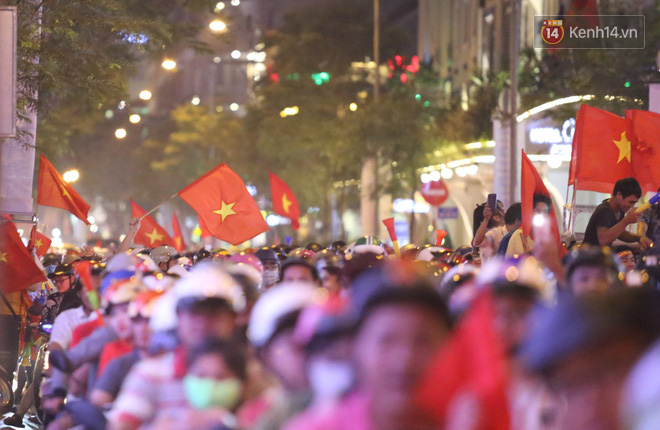 Cấm phương tiện lưu thông vào trung tâm Sài Gòn để người dân cổ vũ U22 Việt Nam đá chung kết Sea Games 30 - Ảnh 1.