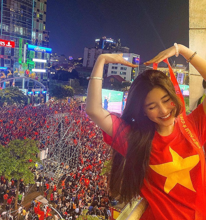 Cả dàn sao Việt nhuộm đỏ mạng xã hội khi cùng diện áo đỏ mừng chiến thắng của đội tuyển Việt Nam - Ảnh 14.