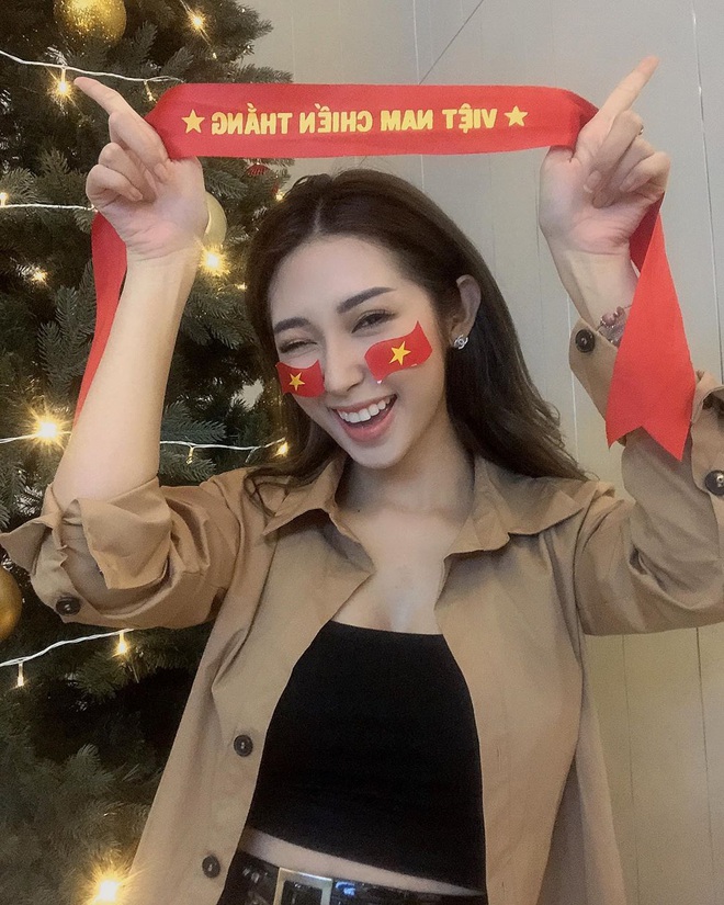 Cả dàn sao Việt nhuộm đỏ mạng xã hội khi cùng diện áo đỏ mừng chiến thắng của đội tuyển Việt Nam - Ảnh 7.