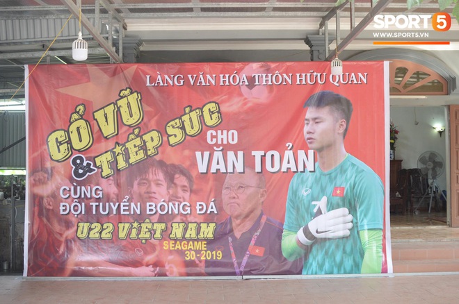 Đội tuyển U22 Việt Nam đã có mặt tại sân, sẵn sàng chinh phục tấm HCV SEA Games  - Ảnh 24.