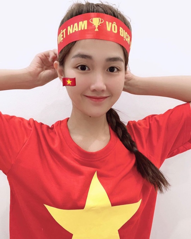 Cả dàn sao Việt nhuộm đỏ mạng xã hội khi cùng diện áo đỏ mừng chiến thắng của đội tuyển Việt Nam - Ảnh 5.