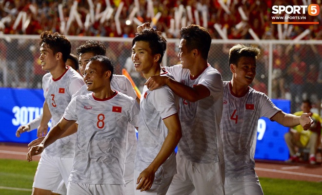 Việt Nam thật quá vô đối! Chúng ta tạo ra trận chung kết SEA Games có cách biệt lớn nhất sau 24 năm - Ảnh 4.