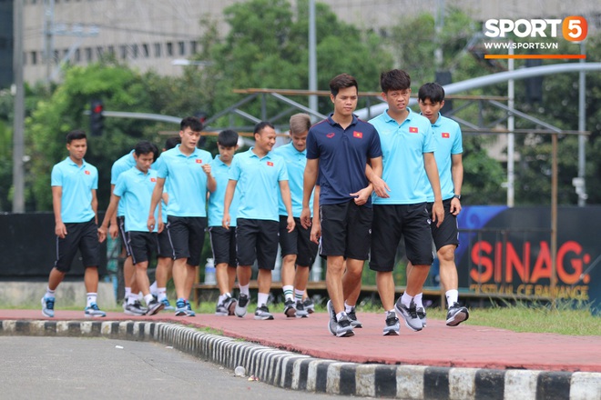 Đội tuyển U22 Việt Nam đã có mặt tại sân, sẵn sàng chinh phục tấm HCV SEA Games  - Ảnh 33.