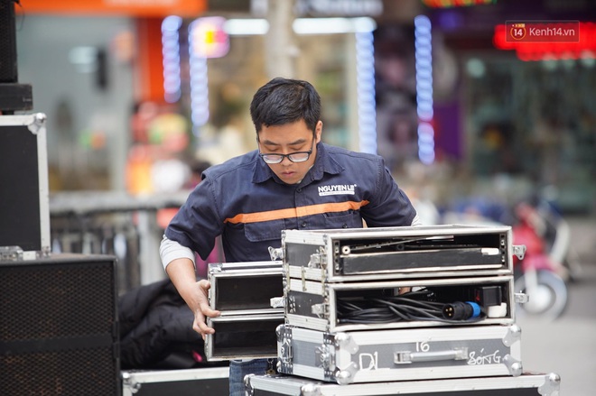 H&agrave; Nội: Nhiều m&agrave;n h&igrave;nh LED si&ecirc;u to khổng lồ được dựng l&ecirc;n, sẵn s&agrave;ng đ&oacute;n chờ m&agrave;n tranh đấu kịch t&iacute;nh giữa Việt Nam v&agrave; Indonesia - Ảnh 5.