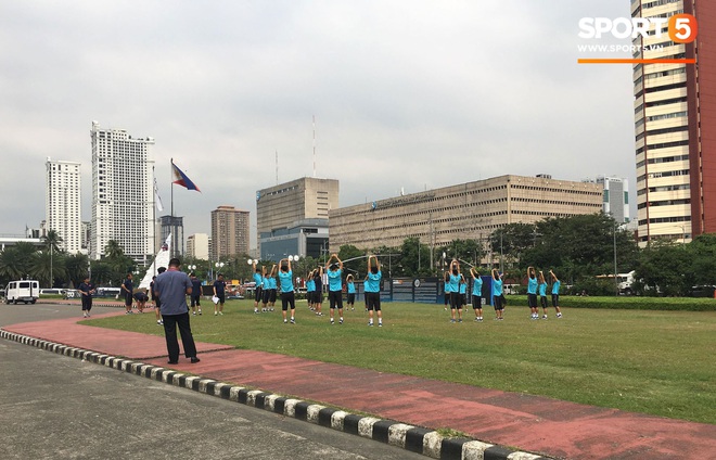 Đội tuyển U22 Việt Nam đã có mặt tại sân, sẵn sàng chinh phục tấm HCV SEA Games  - Ảnh 36.