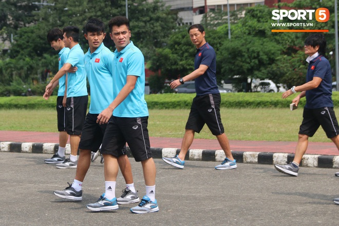 Đội tuyển U22 Việt Nam đã có mặt tại sân, sẵn sàng chinh phục tấm HCV SEA Games  - Ảnh 35.