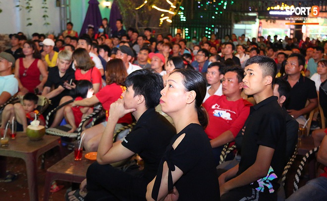 Mẹ tiền đạo Tiến Linh hứa nấu m&oacute;n trứng hấp, canh cua chi&ecirc;u đ&atilde;i con trai khi trở về Việt Nam - Ảnh 2.