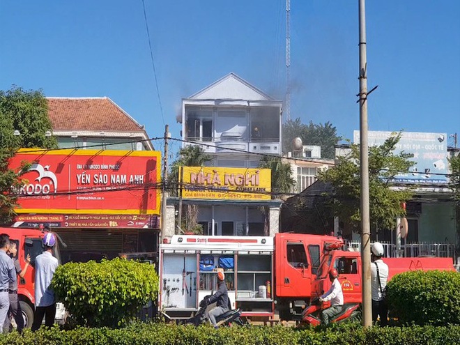 Thanh niên 17 tuổi phóng hỏa đốt nhà nghỉ vì bạn gái mất xe máy - Ảnh 3.