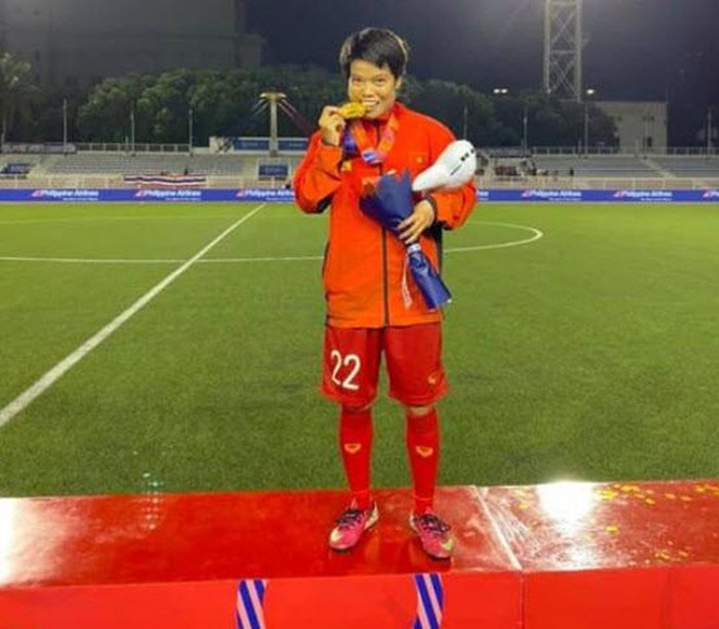 Mẹ của cầu thủ Xuyến Xeko - nữ chiến binh lớn tuổi nhất trong ĐT bóng đá nữ Quốc gia xúc động khi có mặt tại SB Nội Bài: Yêu nghề con cứ đi - Ảnh 5.