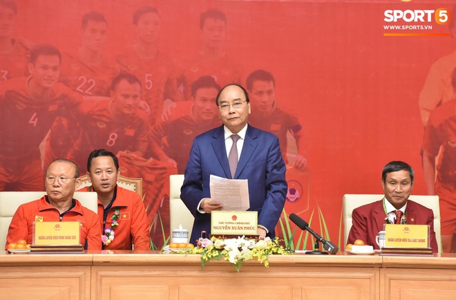 Thủ tướng Nguyễn Xuân Phúc gửi lời cảm ơn bầu Đức, bầu Hiển sau thành công của bóng đá Việt Nam tại SEA Games 30 - Ảnh 1.