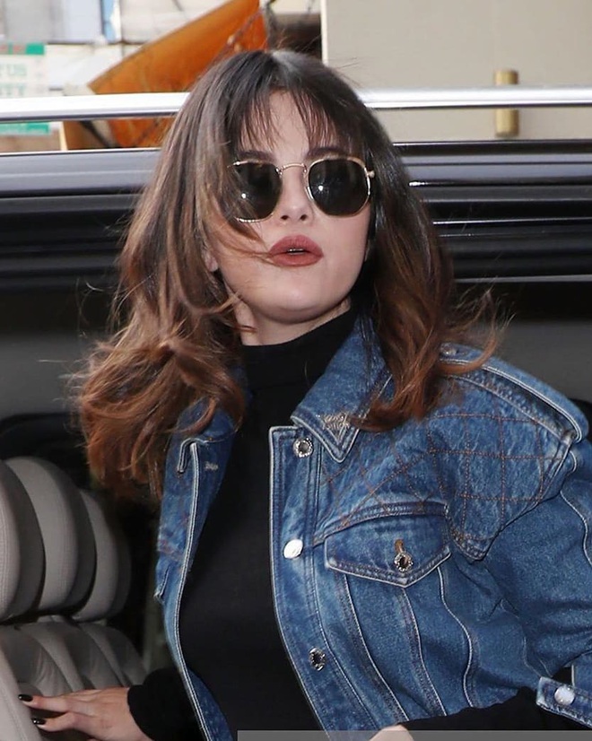 Selena Gomez &ldquo;đổi gi&oacute;&rdquo; cắt m&aacute;i mưa: Tưởng bị ch&ecirc; n&agrave;o ngờ d&acirc;n t&igrave;nh khen kh&ocirc;ng ngớt - Ảnh 4.