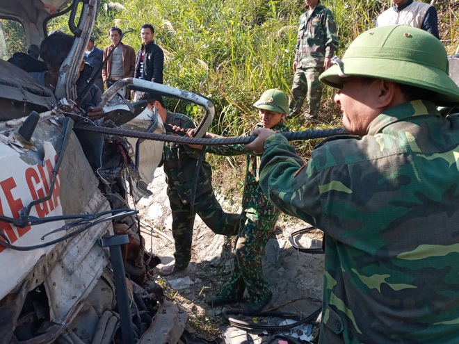 Xe chở đoàn thiện nguyện đâm vào vách núi, 2 người tử vong, 6 người bị thương - Ảnh 3.