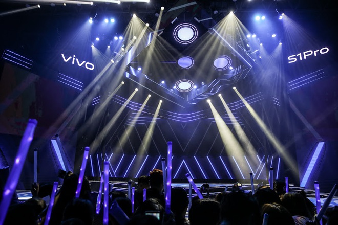 Vivo S1 Pro ra mắt bùng nổ trong buổi tiệc âm nhạc và công nghệ “Khai Phá Chất Riêng” - Ảnh 1.