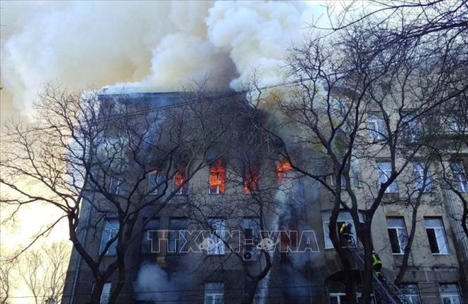 Số người thiệt mạng trong vụ cháy trường cao đẳng ở Odessa tăng mạnh - Ảnh 1.