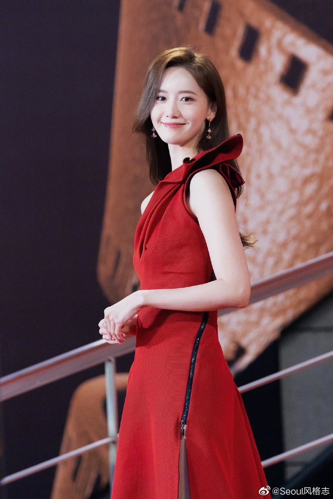 Yoona thay liền 2 bộ váy: Vừa kín đáo đã quay ngoắt sang lồng lộn đúng chuẩn nữ hoàng thảm đỏ khiến ai cũng trầm trồ - Ảnh 8.