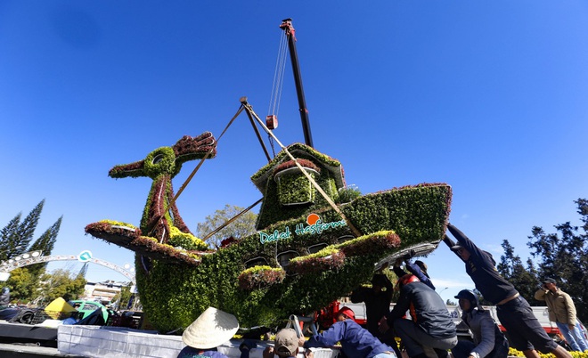 Hàng chục chậu hoa trưng bày ở Festival Hoa Đà Lạt bị kẻ gian bê trộm - Ảnh 1.