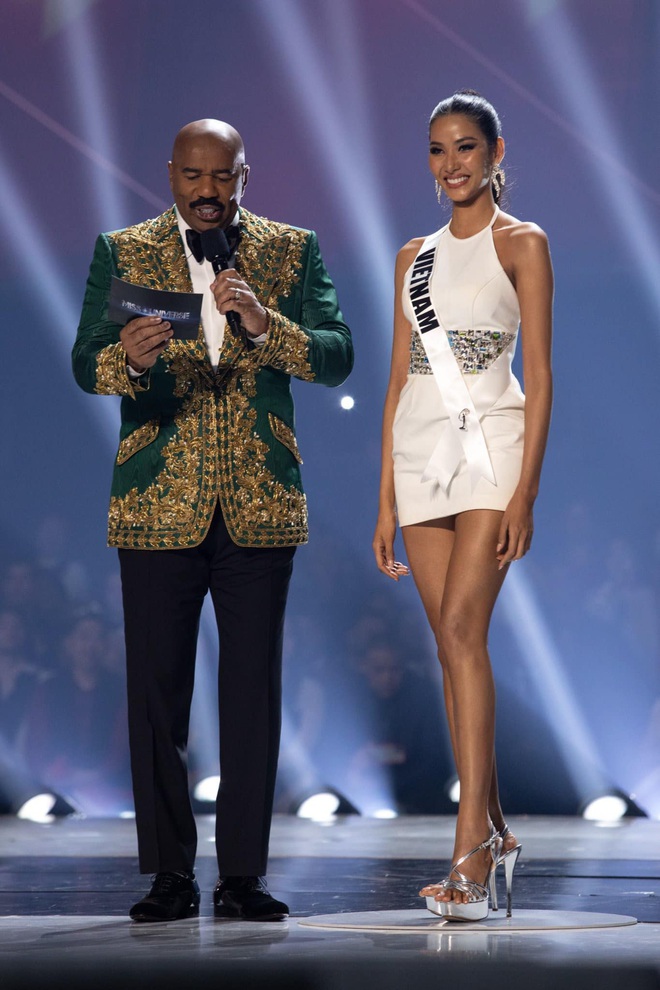 Quan trọng hơn cả chuyện thành tích là Hoàng Thuỳ đeo lens 3 ngày quên tháo kể từ đêm chung kết Miss Universe 2019 - Ảnh 1.