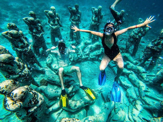 Lặn biển và kết bạn với… những pho tượng, trải nghiệm kỳ lạ chỉ có tại khu vườn điêu khắc dưới đáy đại dương ở Indonesia - Ảnh 12.