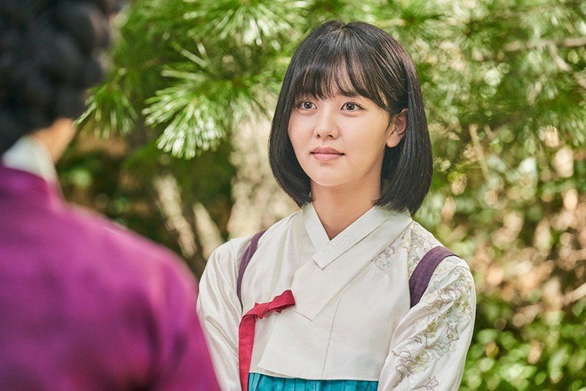 Từ Kim Tae Hee đến “cựu sao nhí” Kim So Hyun đều xinh truỵ tim ở tạo hình cổ trang phim Hàn - Ảnh 18.