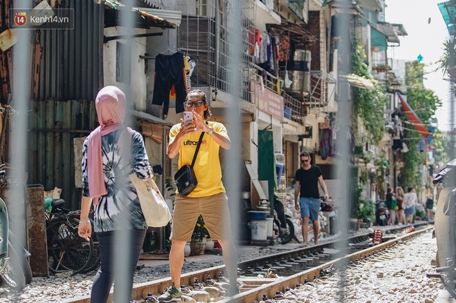 Mặc cho việc đã bị xoá sổ, phố đường tàu Hà Nội vẫn bị liệt vào danh sách những nơi... không nên đến trong 2020 - Ảnh 4.