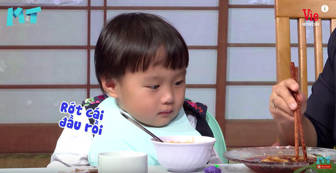 Quỳnh Trần JP réo tên Trấn Thành ngay trong lần đầu ăn thử đuông dừa trên truyền hình, loạt biểu cảm của bé Sa trước món này khiến fan cười ngất - Ảnh 14.
