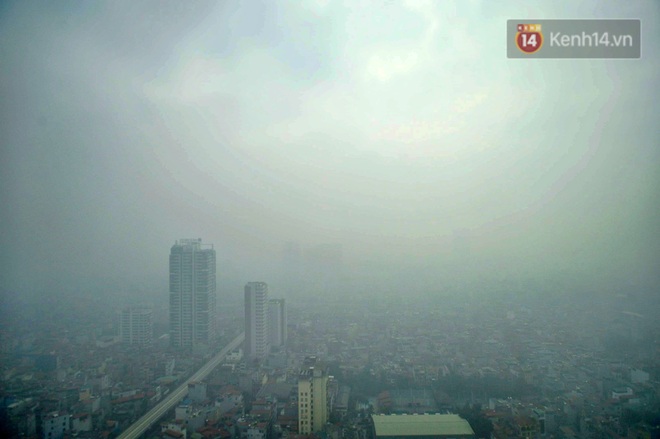 Không khí Hà Nội tiếp tục ô nhiễm nghiêm trọng khiến nhiều người phải thốt lên đầy hoang mang: Không muốn bước ra đường luôn - Ảnh 4.