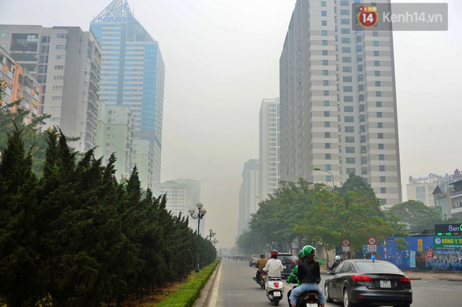 Không khí Hà Nội tiếp tục ô nhiễm nghiêm trọng khiến nhiều người phải thốt lên đầy hoang mang: Không muốn bước ra đường luôn - Ảnh 14.