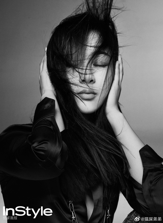 L&ecirc;n tạp ch&iacute; với c&ugrave;ng 1 d&aacute;ng pose: Dương Tử g&acirc;y tụt mood, Ch&acirc;u Đ&ocirc;ng Vũ lại đẳng cấp kh&aacute;c biệt ho&agrave;n to&agrave;n? - Ảnh 1.
