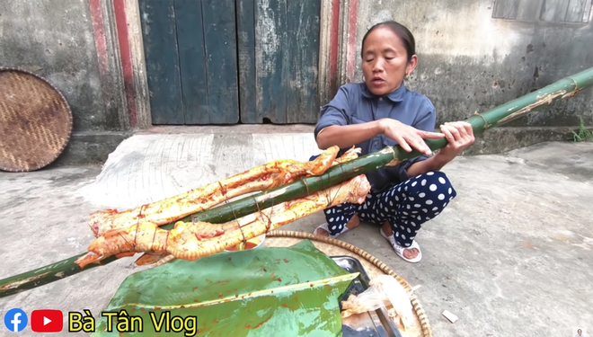 Nướng chân đà điểu nhưng cứ gọi lệch sang chân gà, Bà Tân Vlog lại tiếp tục thêm vào từ điển của mình những tên món thật khác biệt - Ảnh 6.