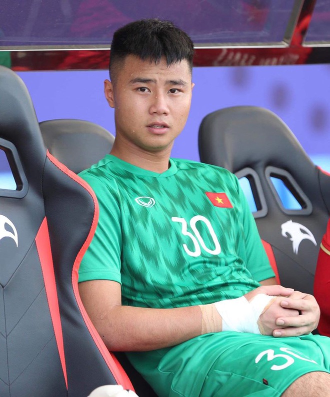 Khi hội cầu thủ sa lưới t&igrave;nh: Người khoe cho cả thế giới, kẻ giấu k&iacute;n đến độ d&acirc;n t&igrave;nh chỉ biết khi gặp phốt căng - Ảnh 1.