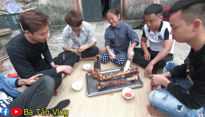 Nướng chân đà điểu nhưng cứ gọi lệch sang chân gà, Bà Tân Vlog lại tiếp tục thêm vào từ điển của mình những tên món thật khác biệt - Ảnh 8.