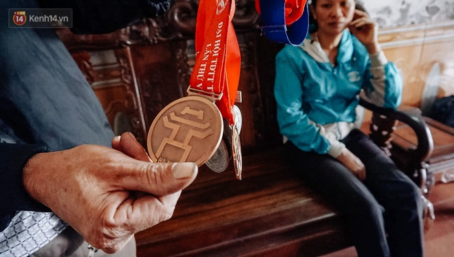 Chuyện một nữ VĐV điền kinh chạy Grab phụ giúp gia đình, giấu bố mẹ sang Philippines tham dự SEA Games rồi giành luôn huy chương vàng - Ảnh 4.