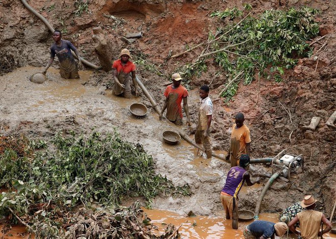 Sập mỏ vàng khiến 30 người thiệt mạng tại CHDC Congo - Ảnh 1.