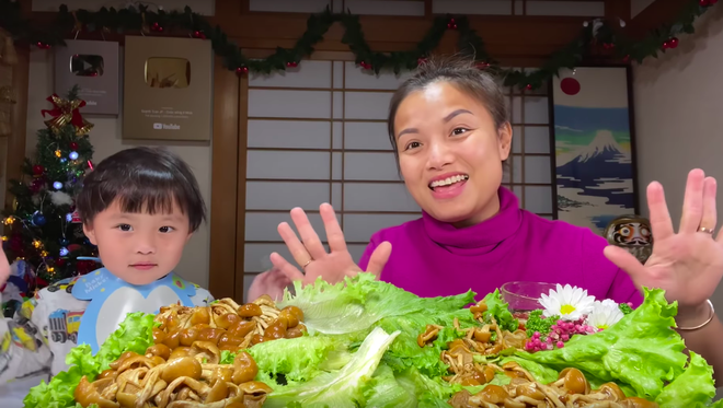 Bé Sa trở lại quay vlog cùng mẹ Quỳnh Trần, nhưng điều khiến dân tình chú ý lại là món nấm trân châu vừa lạ vừa… nhớt - Ảnh 8.