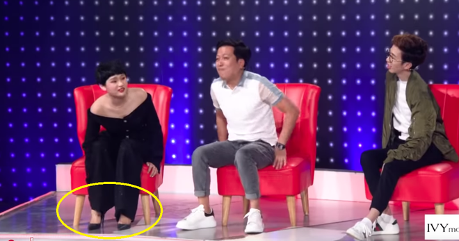 Tỉnh như Hiền Hồ: Mang gi&agrave;y cao g&oacute;t nhiều liền bỏ ra để ch&acirc;n trần cho đỡ mỏi mặc kệ đang quay h&igrave;nh - Ảnh 3.