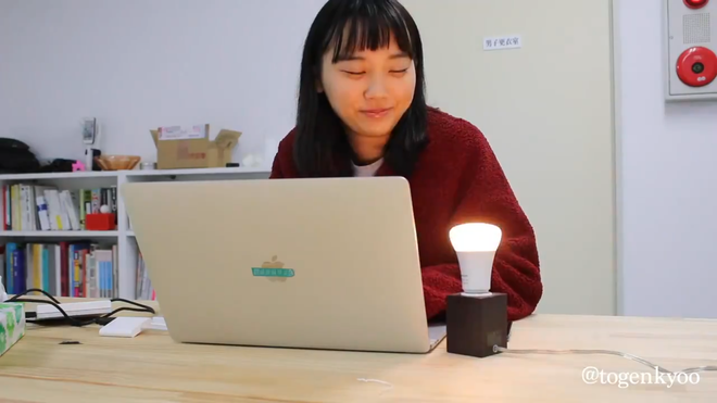 Nữ nh&acirc;n F.A ph&aacute;t minh ra c&acirc;y đ&egrave;n tự động ph&aacute;t s&aacute;ng mỗi khi c&oacute; ai đ&oacute; chia tay người y&ecirc;u - Ảnh 2.