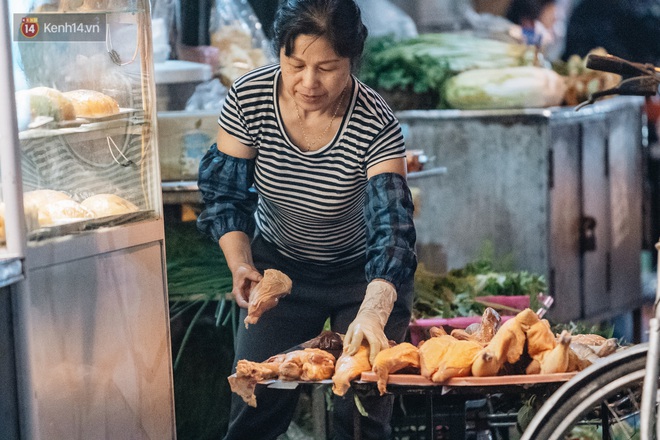 Tết đến nơi mà giá thịt lợn cứ trên trời: Người mua ám ảnh bánh chưng nhân cá! - Ảnh 5.