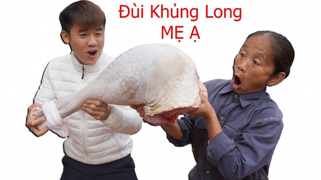 D&ugrave; mẹ gọi đ&ugrave;i đ&agrave; điểu l&agrave; đ&ugrave;i g&agrave;, con th&igrave; giật title đ&ugrave;i g&agrave; khổng lồ c&acirc;u view nhưng mẹ con B&agrave; T&acirc;n Vlog vẫn cứ l&agrave; chơi lớn khi đặt to&agrave;n h&agrave;ng hiếm về l&agrave;m clip - Ảnh 1.