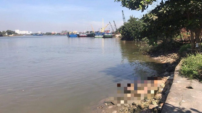 Phát hiện thi thể nam thanh niên nổi trên sông Sài Gòn, người có hình xăm, chân cụt 1 ngón - Ảnh 1.