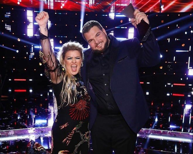 Chung kết The Voice US 17: Kelly Clarkson quá mạnh, thắng lần thứ 3 trong 4 mùa tham gia! - Ảnh 4.
