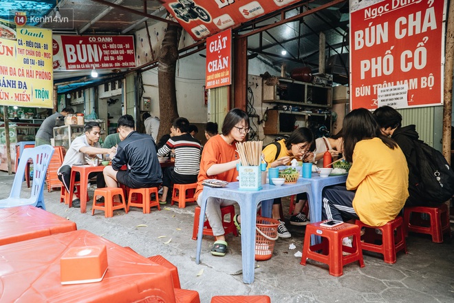 D&acirc;n văn ph&ograve;ng cũng ch&oacute;ng mặt với gi&aacute; thịt lợn, h&agrave;ng qu&aacute;n đồng loạt treo biển th&ocirc;ng b&aacute;o: Ch&uacute;ng t&ocirc;i đ&atilde; cố gắng, nhưng... - Ảnh 3.