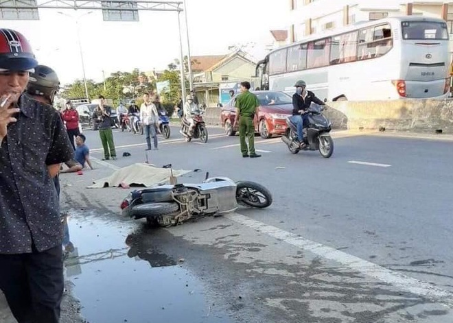 Truy tìm ôtô tông cô gái tử vong rồi bỏ chạy - Ảnh 1.