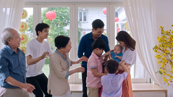Đến hẹn lại l&ecirc;n, Tr&uacute;c Nh&acirc;n tiếp tục khiến fan xốn xang bằng MV kể chuyện mừng &ldquo;Tết lớn&rdquo; si&ecirc;u rộn r&agrave;ng - Ảnh 5.