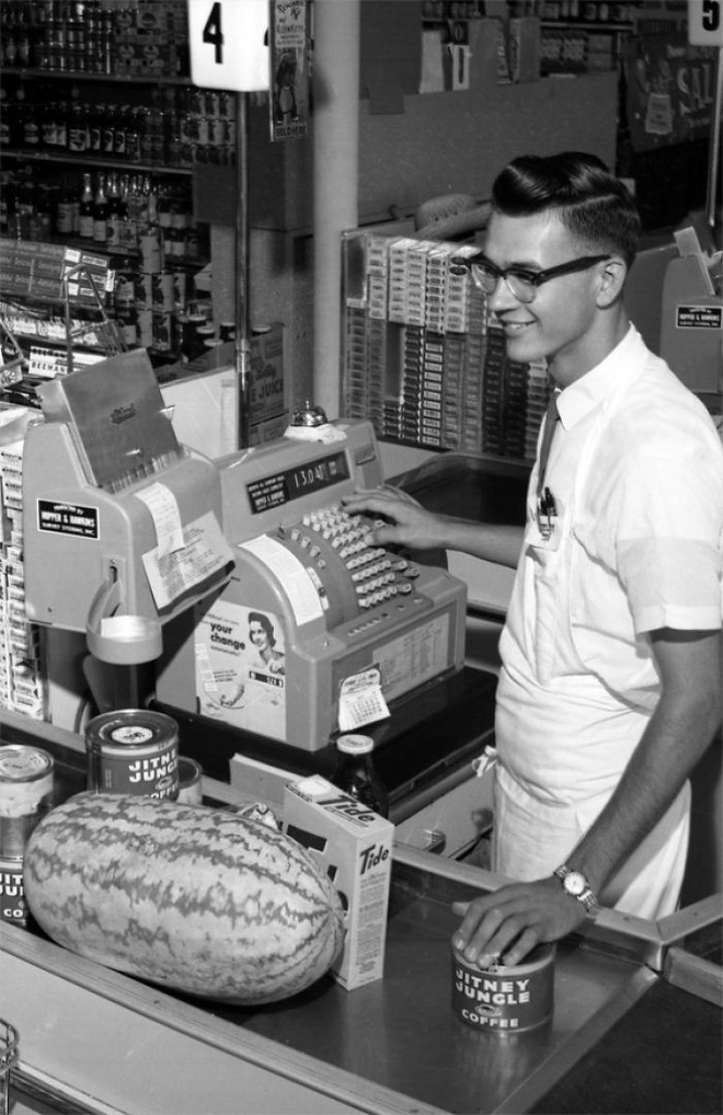 Có thể bạn chưa biết: 62 năm về trước, người dân Mỹ có thể lái cả ô tô vào siêu thị để mua hàng - Ảnh 10.