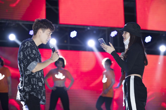 BB Trần bất ngờ xuất hiện tại buổi tổng duyệt liveshow Ng&ocirc; Kiến Huy, bị nghi ngờ l&agrave; kh&aacute;ch mời đặc biệt thứ 8? - Ảnh 14.