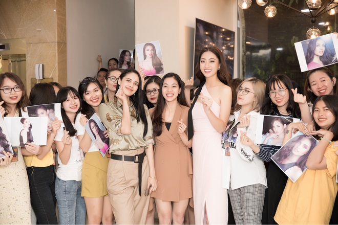 Lương Thùy Linh đón Miss World 2013 đến Việt Nam: Megan Young 7 năm rồi vẫn quá đẹp, nhưng đại diện Việt không kém cạnh - Ảnh 14. Lương Thùy Linh đón Miss World 2013 đến Việt Nam: Megan Young 7 năm rồi vẫn quá đẹp, nhưng đại diện Việt không kém cạnh - Ảnh 14.