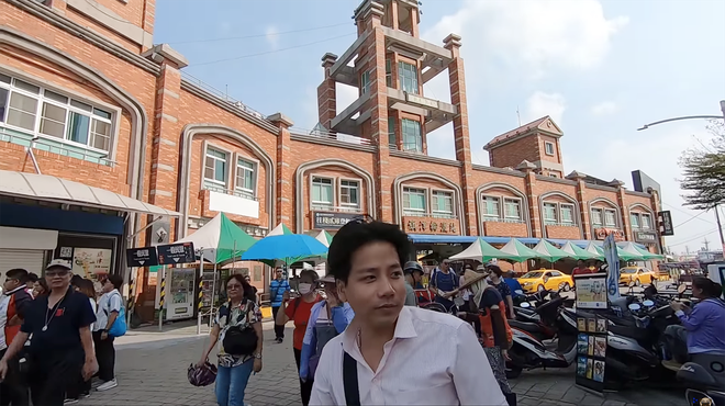 Xem Khoa Pug review Đài Loan chân thực quá, dân tình đồng loạt bảo sang châu Âu quay vlog đi! - Ảnh 2.