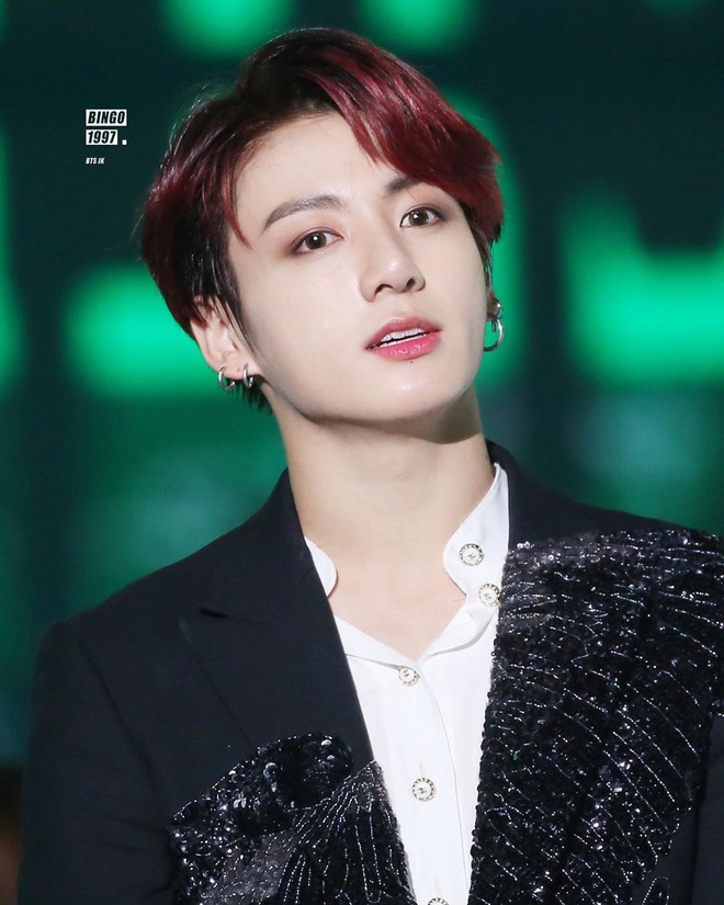 Vẫn là MMA nhưng Jungkook (BTS) của năm 2013 và 2019 khác nhau 1 trời 1 vực, chỉ có nhiệt huyết sân khấu là vẫn vẹn nguyên - Ảnh 7.