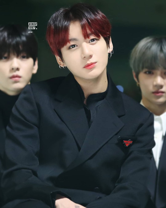 Vẫn là MMA nhưng Jungkook (BTS) của năm 2013 và 2019 khác nhau 1 trời 1 vực, chỉ có nhiệt huyết sân khấu là vẫn vẹn nguyên - Ảnh 12.