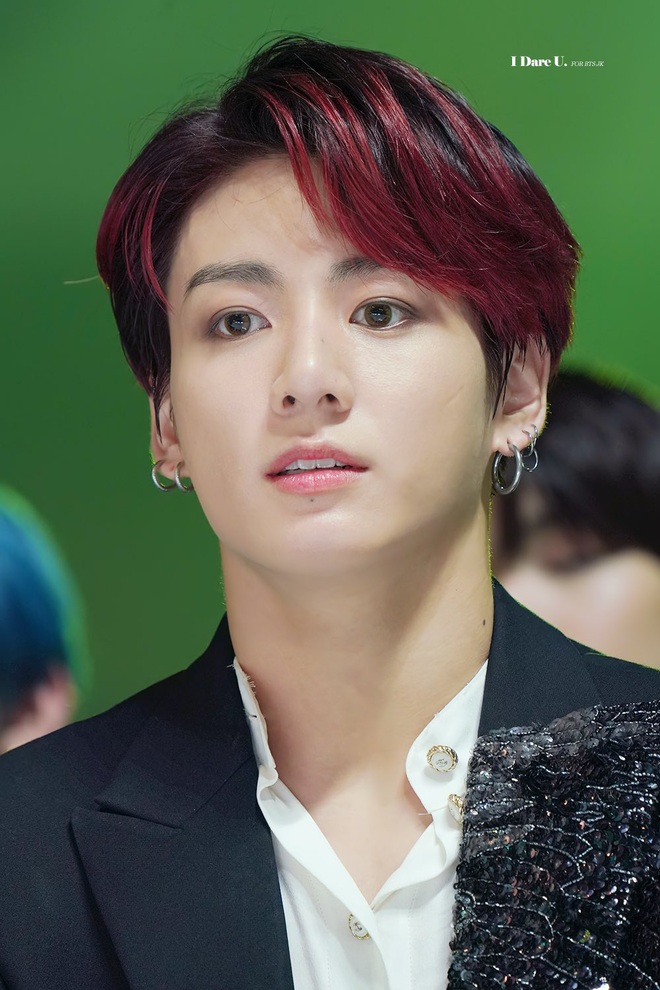 Vẫn là MMA nhưng Jungkook (BTS) của năm 2013 và 2019 khác nhau 1 trời 1 vực, chỉ có nhiệt huyết sân khấu là vẫn vẹn nguyên - Ảnh 9.